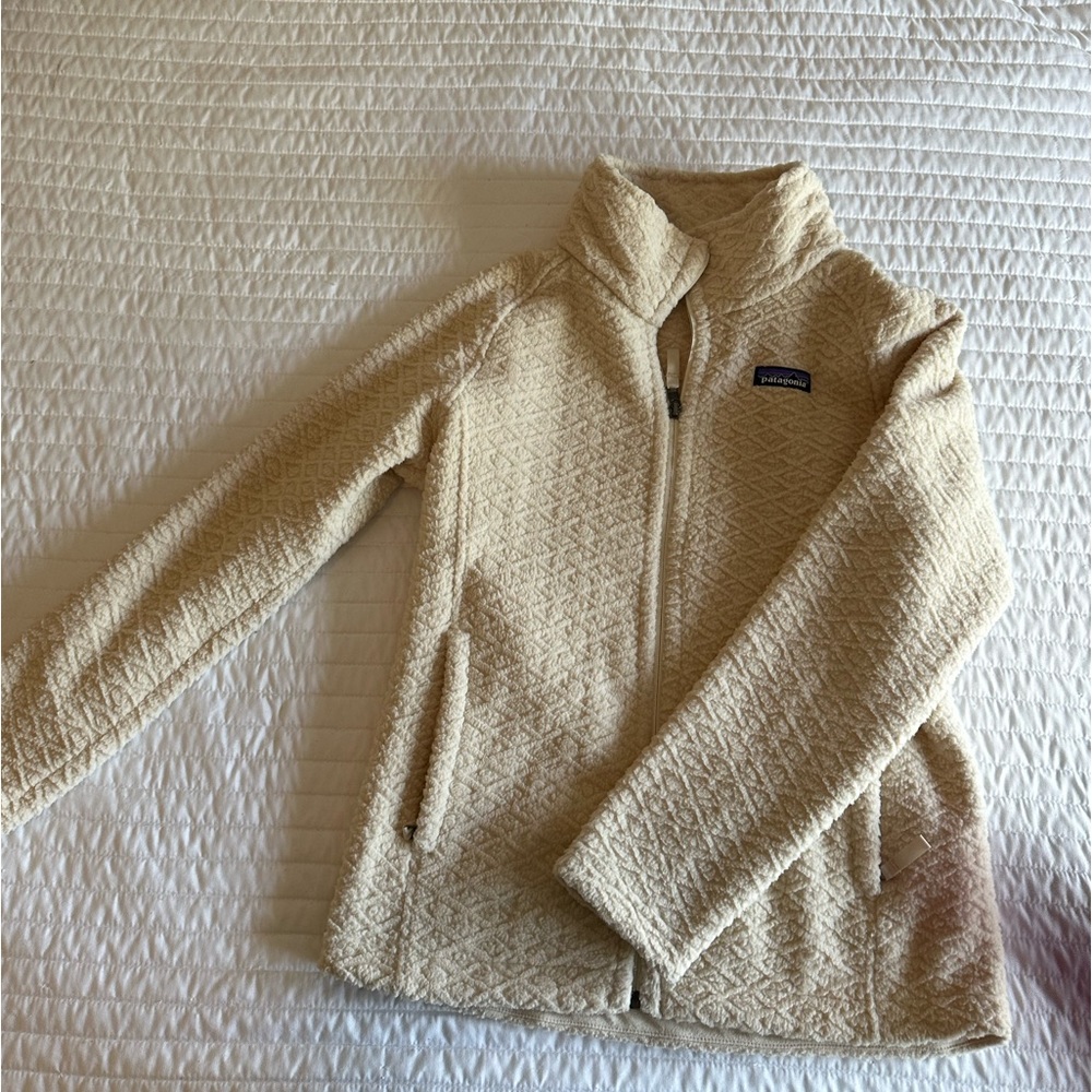 Cream Patagonia fleece sweater jacket